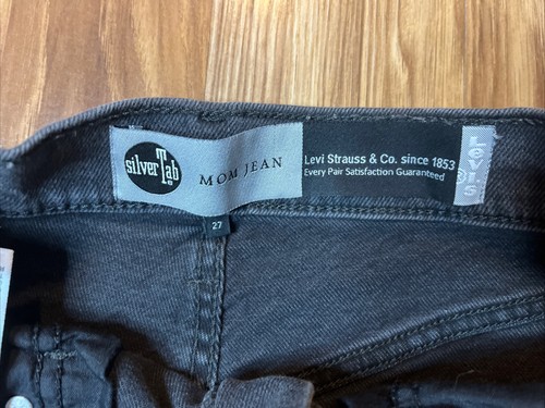 Jeans Levis Silver Tab Mom 27 negros para mujer tiro alto retro hasta el tobillo - Imagen 8 de 9