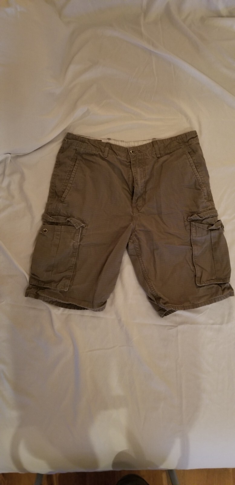 Levi's Men's Cargo Shorts Olive Green 33 waist Gem