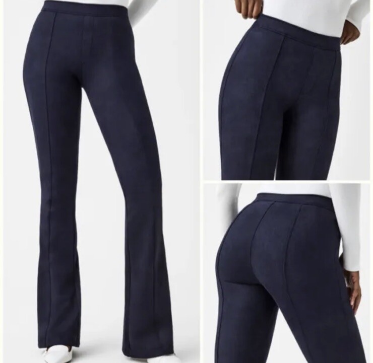 Apartment Three High-Waisted Flare スラックス Apartment Three（アパートメントスリー）の「Apartment Three - High