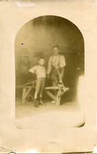 Photo card to identify father and son in the carpenter's workshop? two calculations