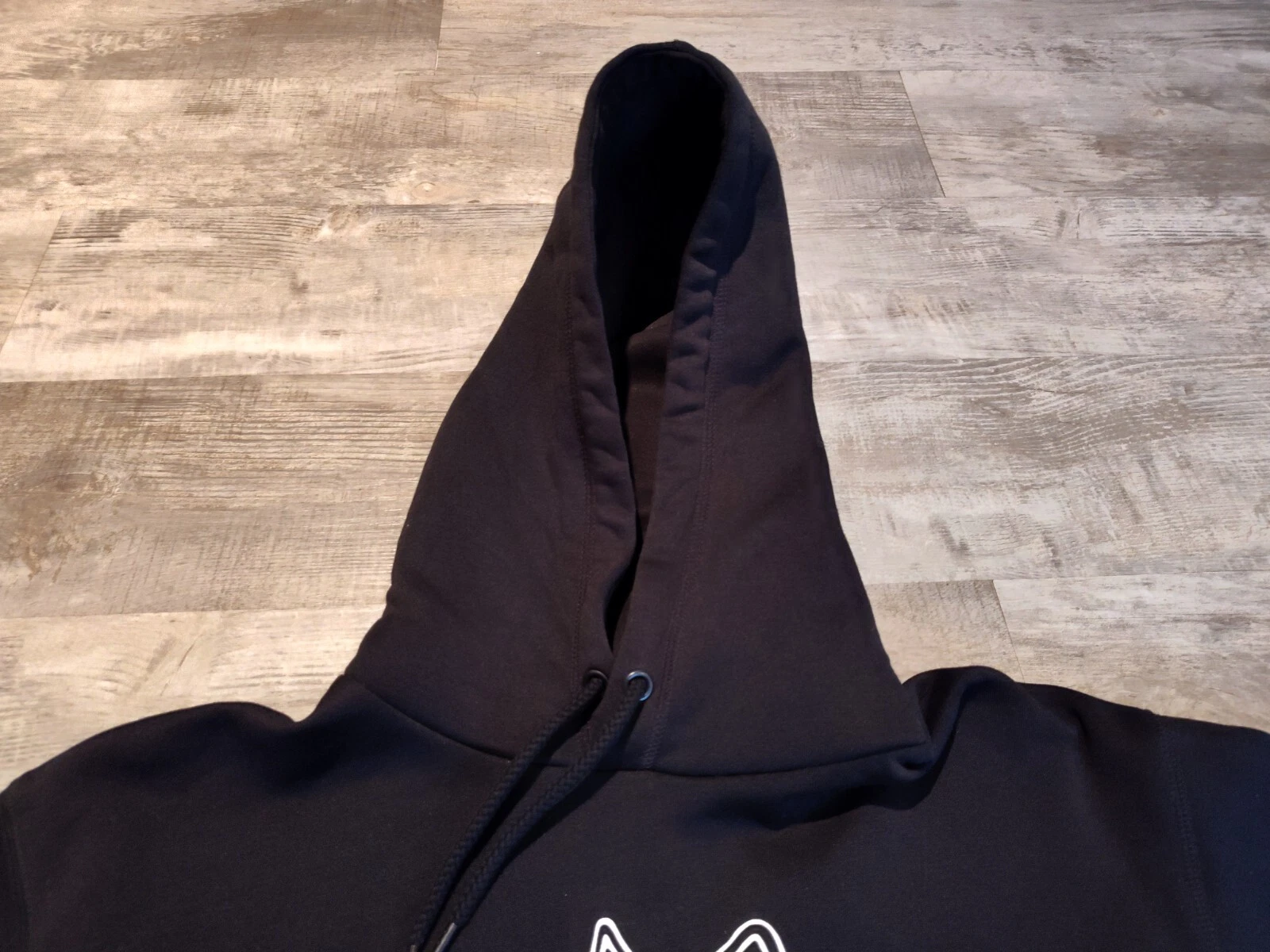 Felpa nera con cappuccio GU x Undercover Alien usata in ottime condizioni taglia media rara VHTF