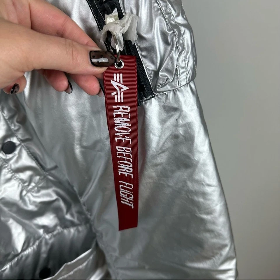 NWOT ALPHA INDUSTRIES NASA APOLLO PUFFER PARKA Limited Edition Silver Sz L - Image 2 of 4