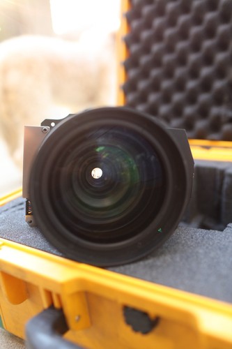 Barco R9842060 DLP TLD HB Zoom (1.6-2.0) Lens w/ Hard Case - 第 10/13 張圖片