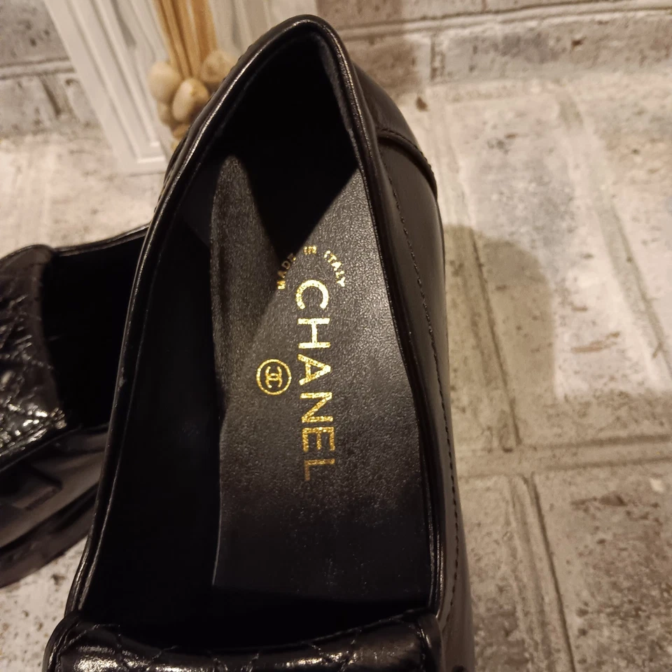 Mocasín Chanel 22S G36646 negro acolchado Turnlock CC dorado logotipo para mujer EU42/US10-10.5 Foto 3 de 4