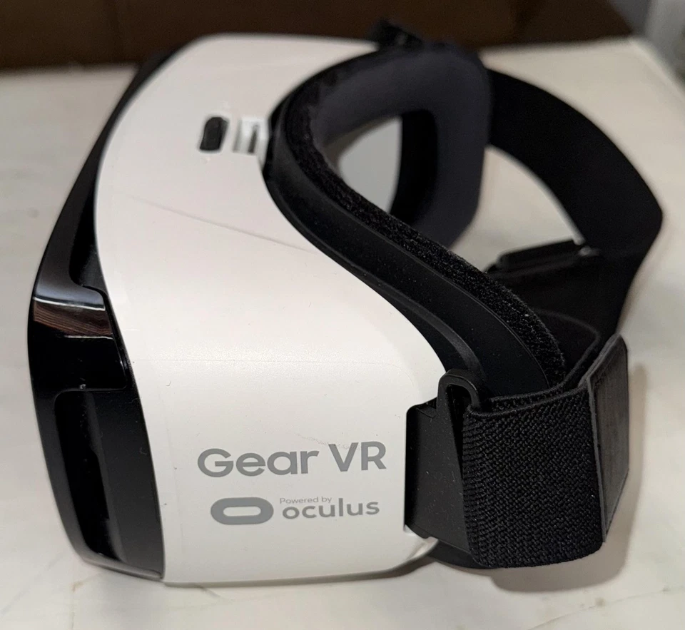 Auriculares Samsung Gear VR alimentados por Oculus correa ajustable de realidad virtual Foto 3 de 4