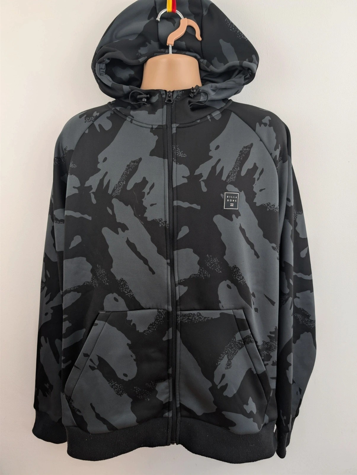 Men's Billabong Camouflage Hoodie black/grey technical zip through. Large DN4577