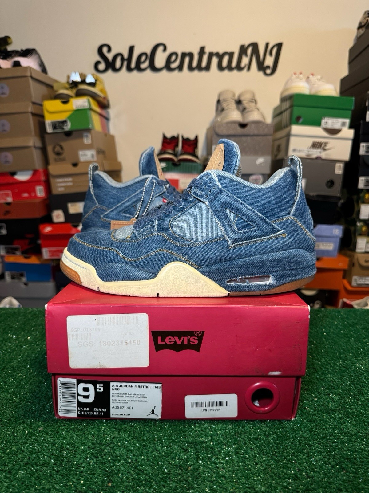 Jordan 4 Retro Levis Denim (Etiqueta con Logo Levi's), Talla 9.5, Usado Con Caja