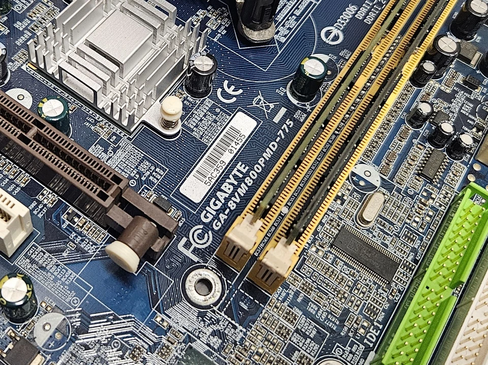 Gigabyte GA-8VM800PMD-775, LGA775, AGP, Pentium D 3.0GHz, RAM 2GB DDR2, WORKING - Image 4 of 4