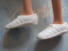 BARBIE DOLL / PAIR OF SHOES: BOOTS, PUMPS ....... (2386)