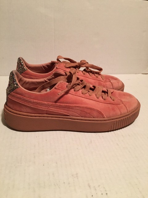 pink velvet pumas