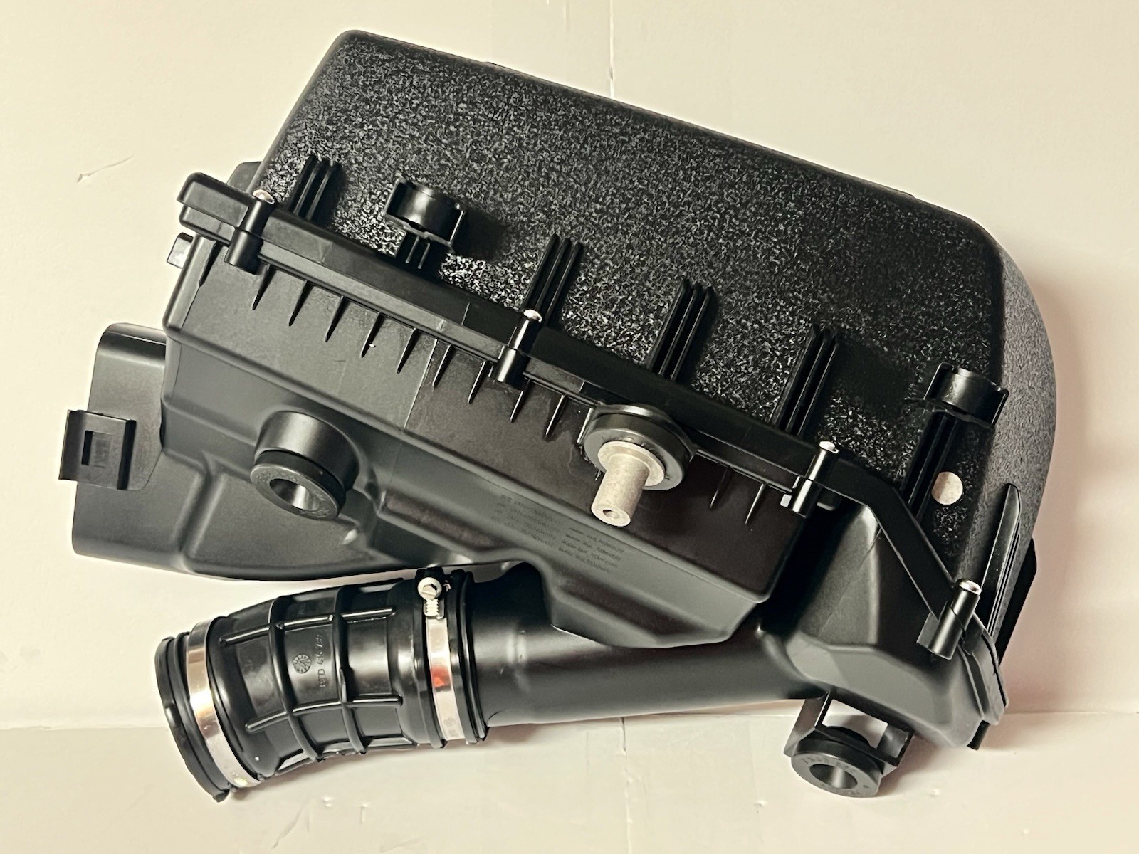 ROLLS ROYCE GHOST/WRAITH/DAWN ( BETWEEN 09-26)RIGHT AIR INTAKE CLEANER FILTERBOX
