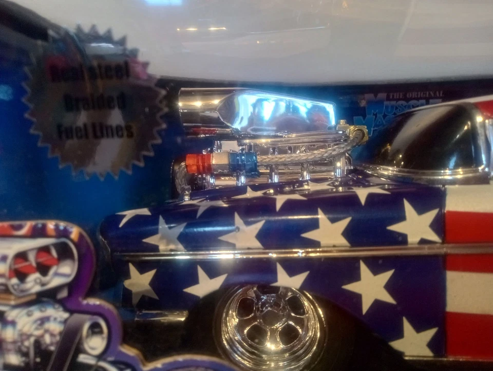 1:18 Muscle Machines ‘57 Chevy Bel Air Stars & Stripes Version Sealed - Image 4 of 4