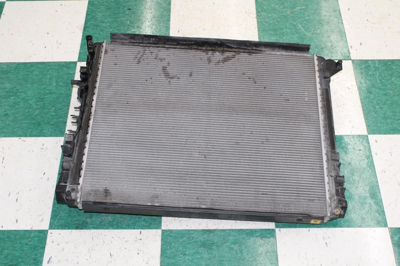 14-17 Ghibli 3.0L Twin Turbo OEM Engine Coolant Main Radiator Assembly Factory
