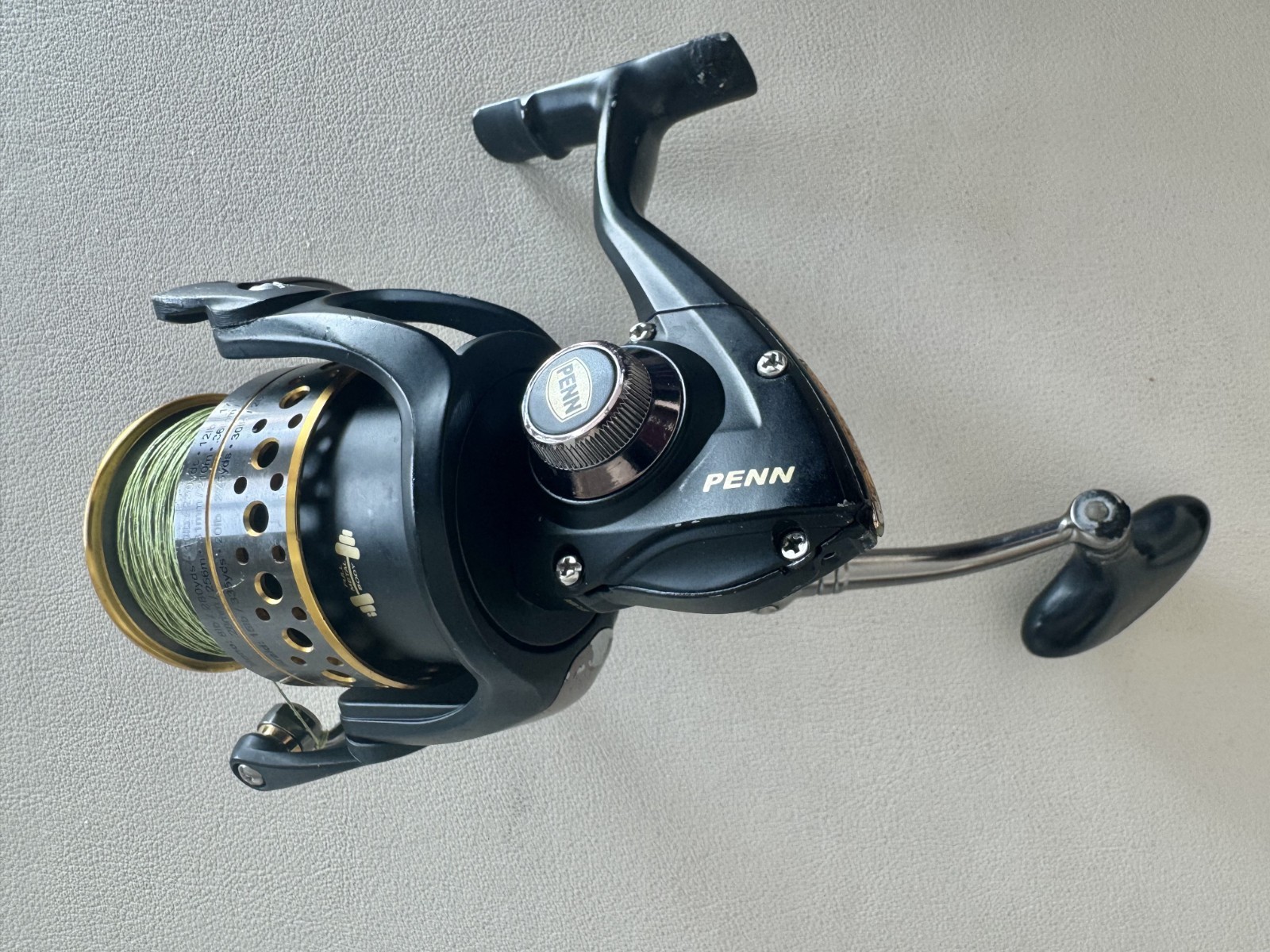 LEFT HANDED PENN BATTLE 4000 SPINNING REEL