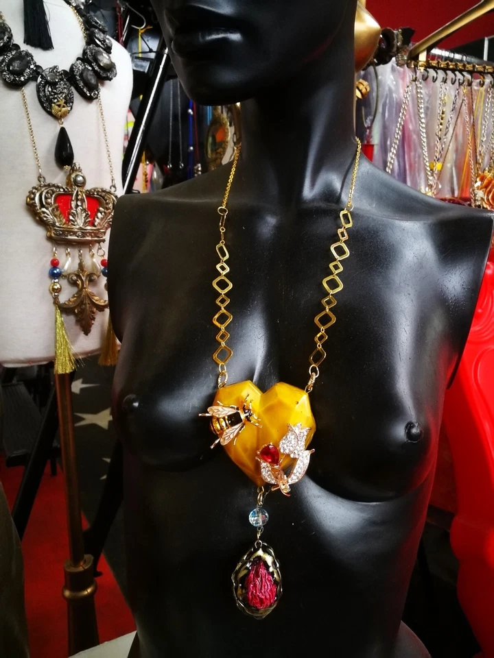 Luxury Necklace Jewellery Woman Design Chain Pendant Charm Honey Bee Nest Insect - Image 4 of 4