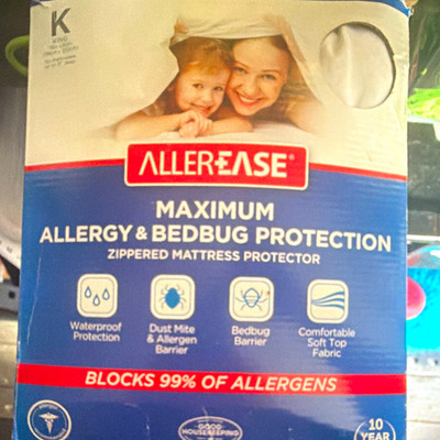 AllerEase Maximum Allergy & Bedbug Protection King Zip Mattress Protector White