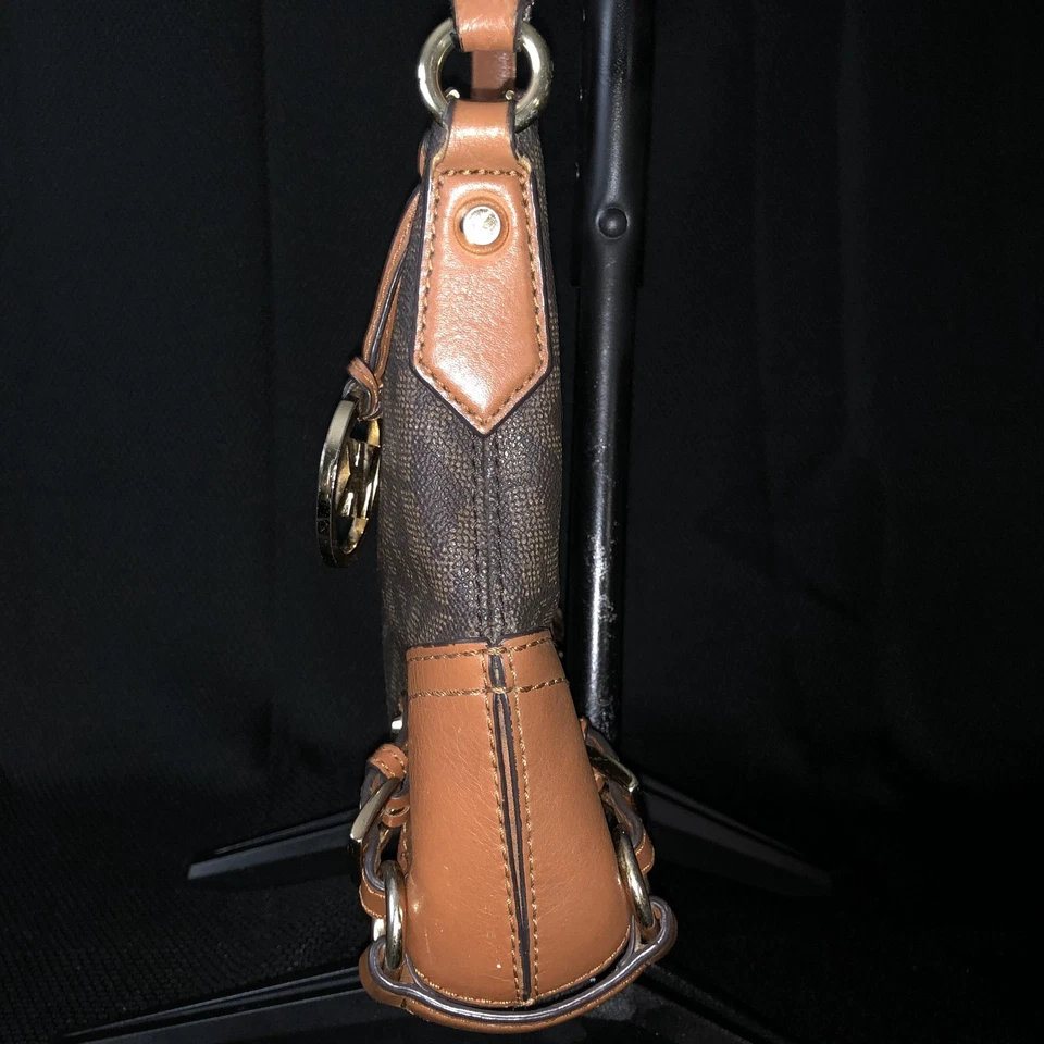 Bolso Bandolera Michael Kors Mujer MK Monograma Hebilla Cartera Cuero Dorado Dije Foto 3 de 4