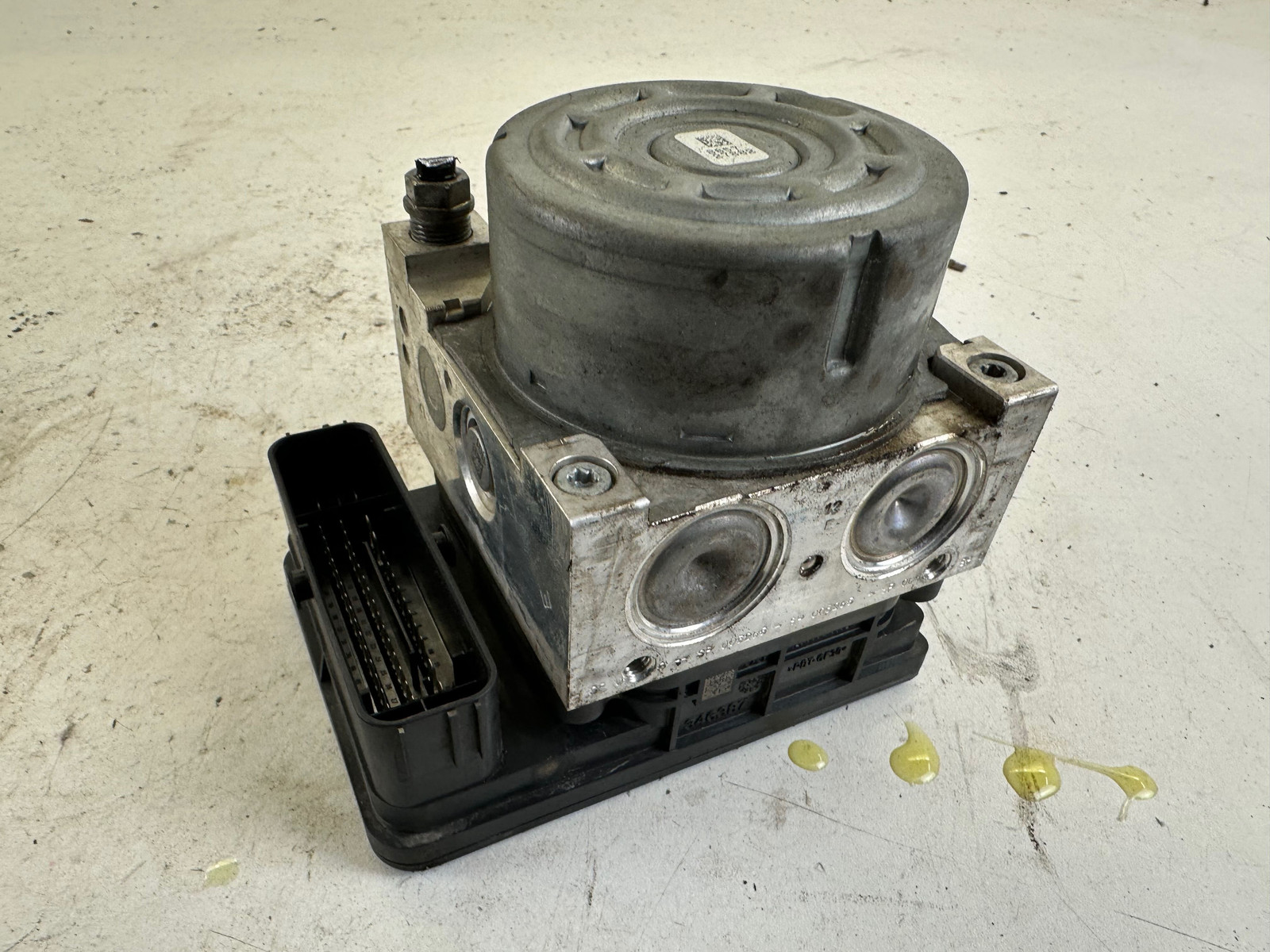 VW Golf R ABS Anti-Lock Brake Pump Controller MK7 MK7.5 15-19 OEM 5Q0 614 517 EB