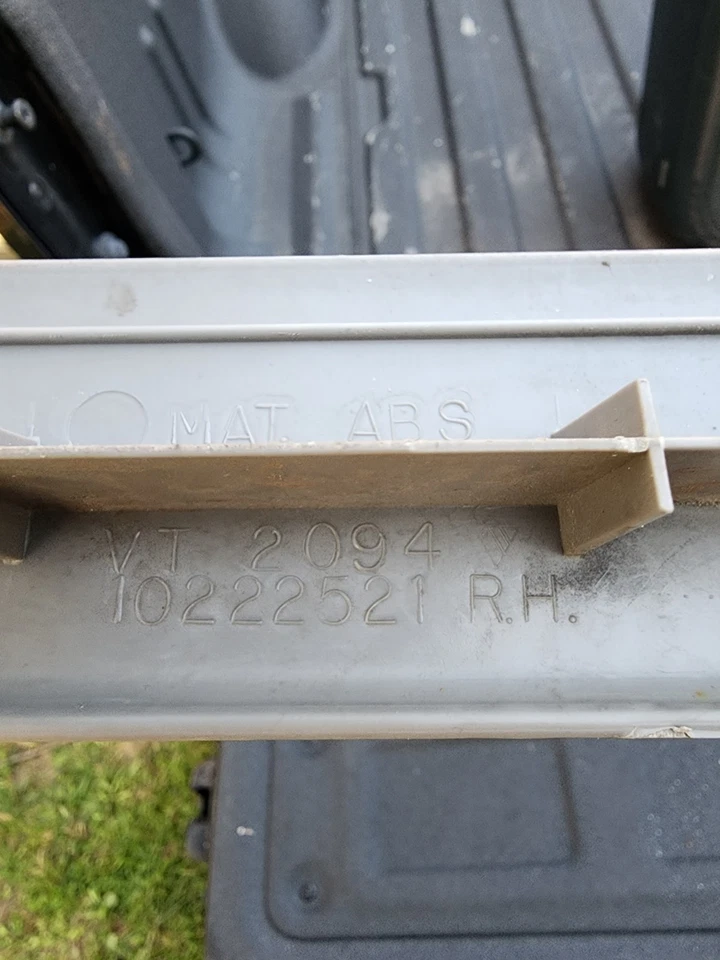 Chevy Impala SS Pasajero Trasero Gris Puerta Jamba Alféizar Borde 94 95 96 Gris Caprice 93 Foto 3 de 3