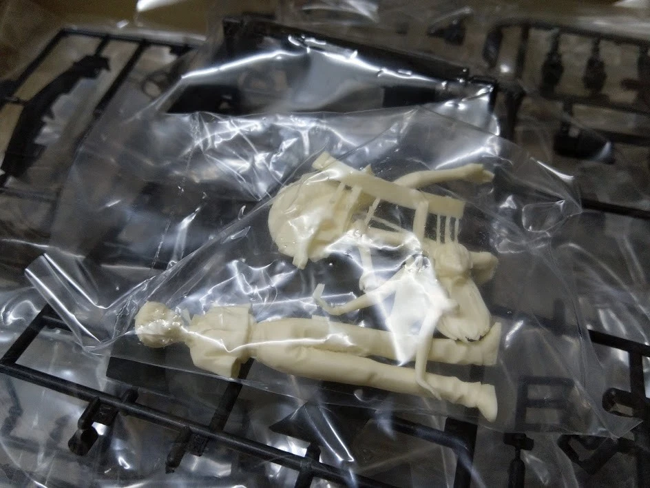 Fujimi 1/20 A310V6 Kai mobile car model kit with figures Asuka, Shinji - Image 2 of 4