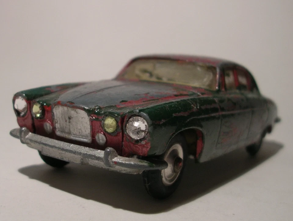 JAGUAR Mk10 Saloon CORGI TOYS Mark X modellino del 1962 vintage - Immagine 2 di 4