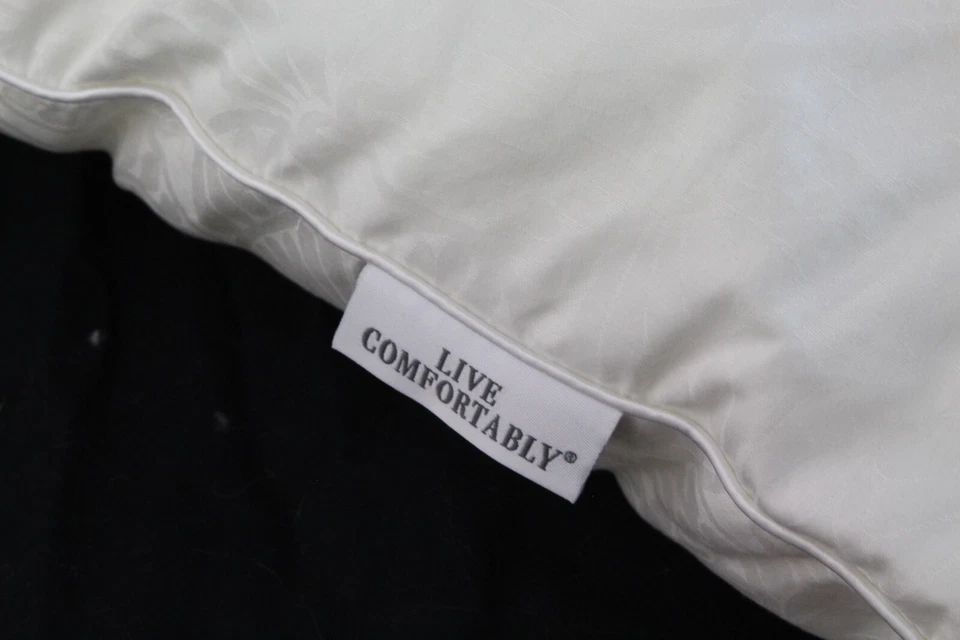 Almohada de cama Live Comfortably Platinum Tri-Cool de fibra con memoria tamaño king Foto 4 de 4