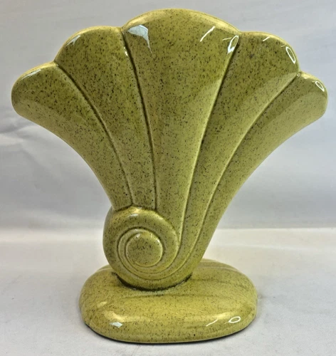 Vtg Red Wing Pottery Vase - Shell Fan Speckled Yellow # 899 - 7.5" Tall