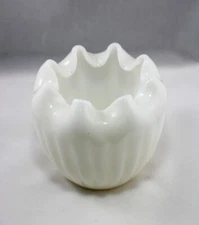 Fenton Milk Glass Ruffle Bowl Vase Mid Century Modern Smooth 4,5" Vintage