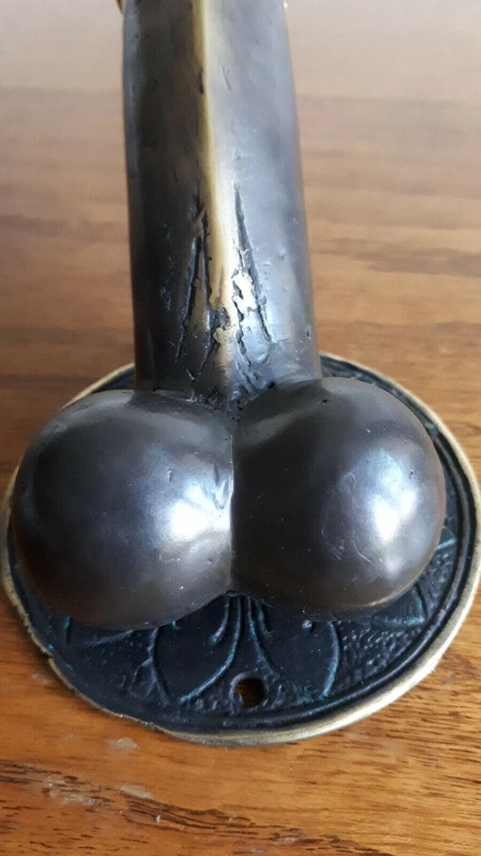 15 cm Metal Bronce Perchero Vestidos Gancho Falo Estatua WC Cadenas Puerta Manija - Imagen 3 de 4