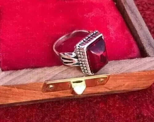 Magnetic Attraction Ring: Unleash Your Charisma and Seductive Power
