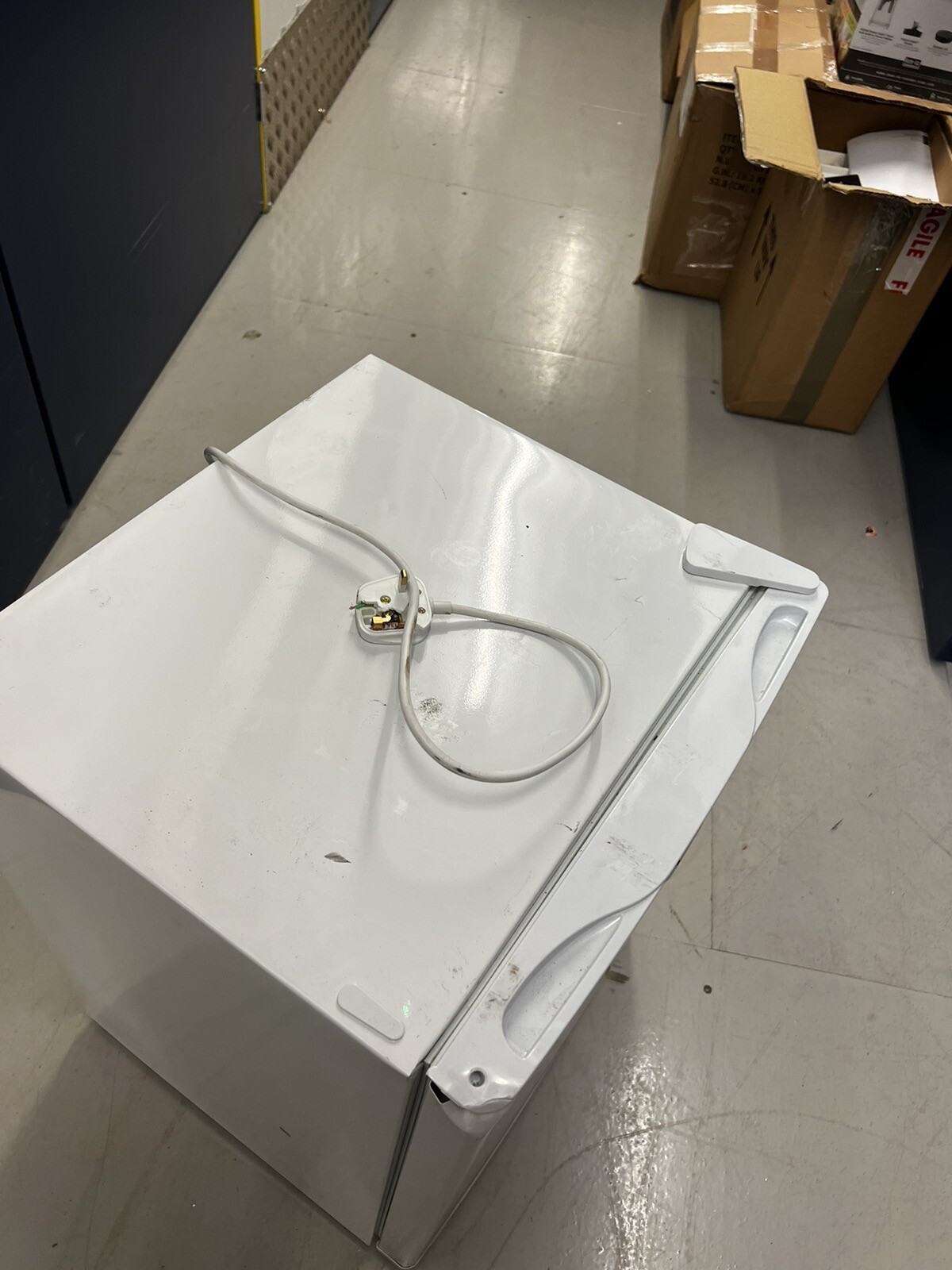 iceQ 70 Litre Compact Counter Top Table Mini Drinks Fridge eBay