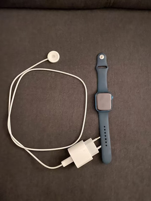 Apple Watch Series 7 45mm Aluminiumgehäuse mit Sportarmband - Abyssblau...