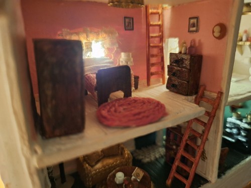 Handmade Collectable Mini Dolls House 🏡 Three Storey - Picture 11 of 15