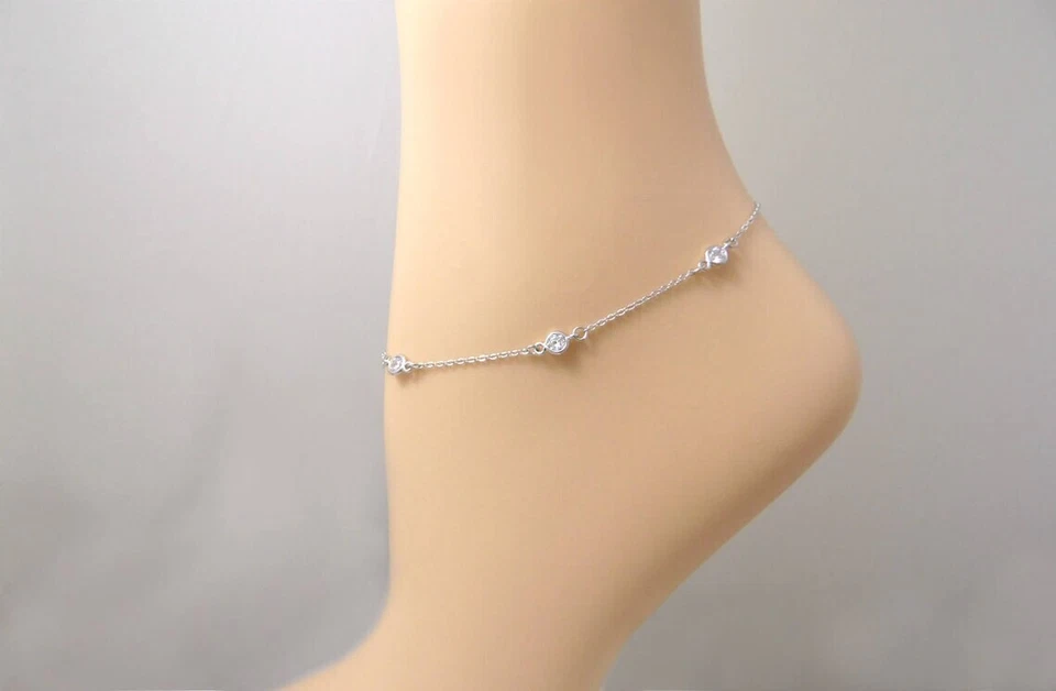 Juego de bisel de moissanita VVS1 corte redondo de 5,5 quilates estación tobillera chapada en oro amarillo de 14 quilates Foto 3 de 4