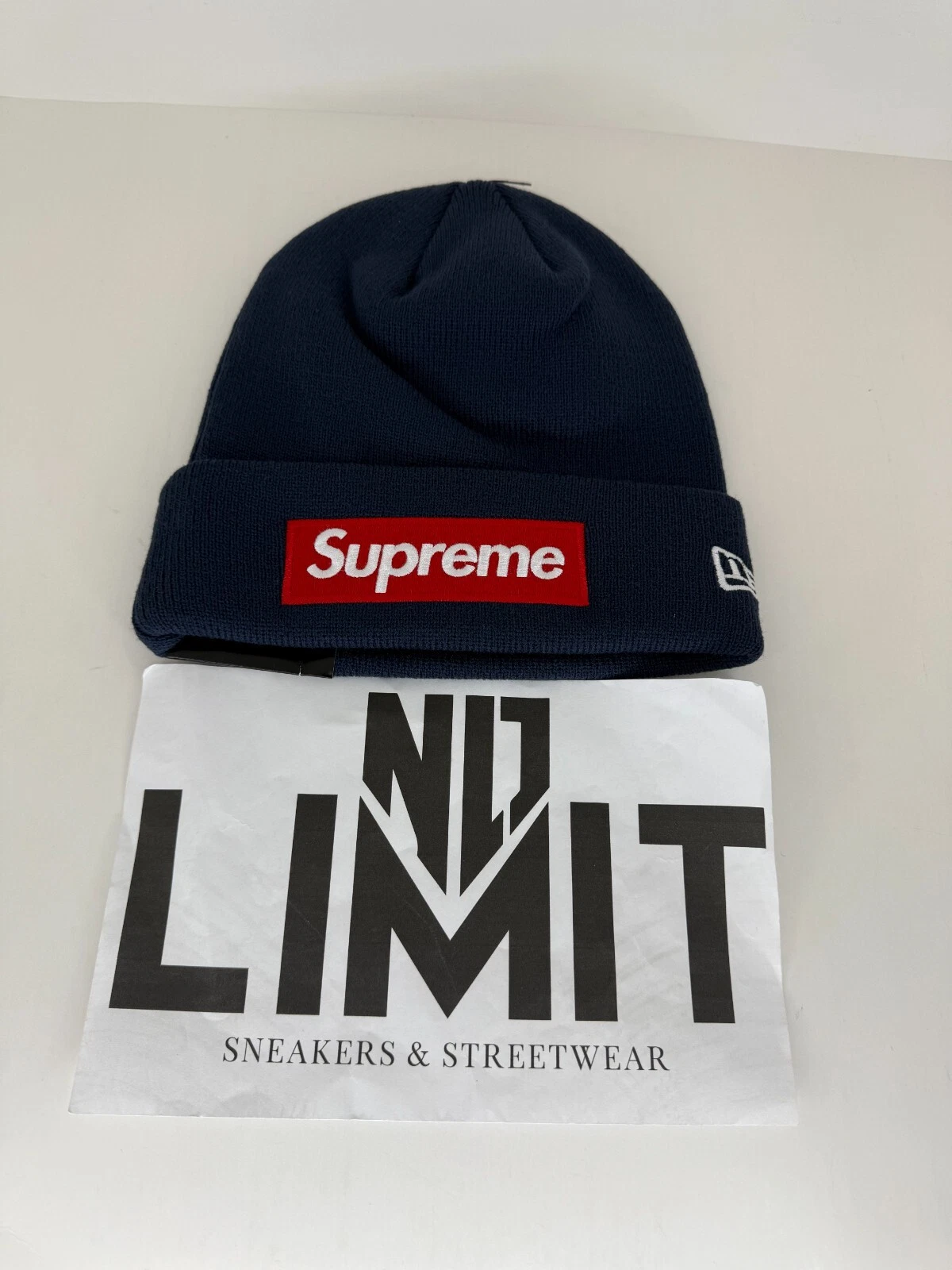 Bonnet Supreme New Era boîte logo bleu marine ENVOI RAPIDE