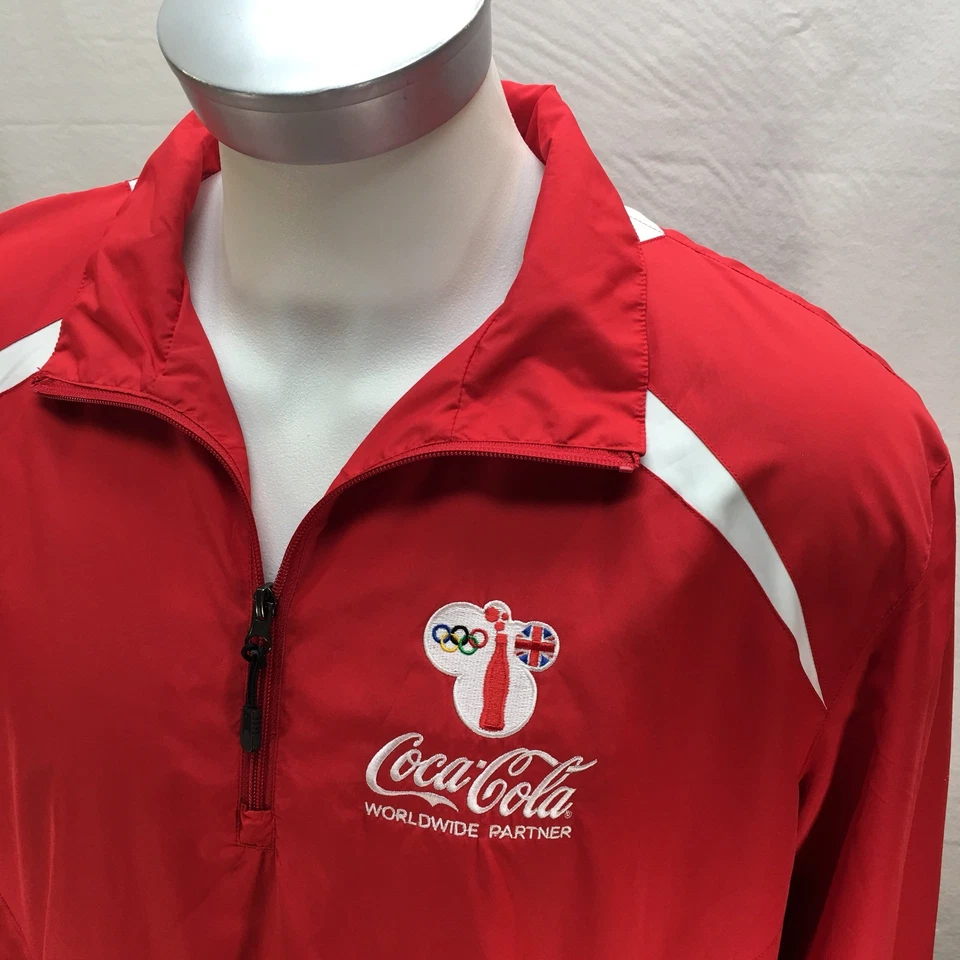 De Colección Coca-Cola Sport Tek XL Rompevientos Chaqueta Roja Juegos Olímpicos Coca-Cola Logo 1/4 Cremallera Foto 4 de 4