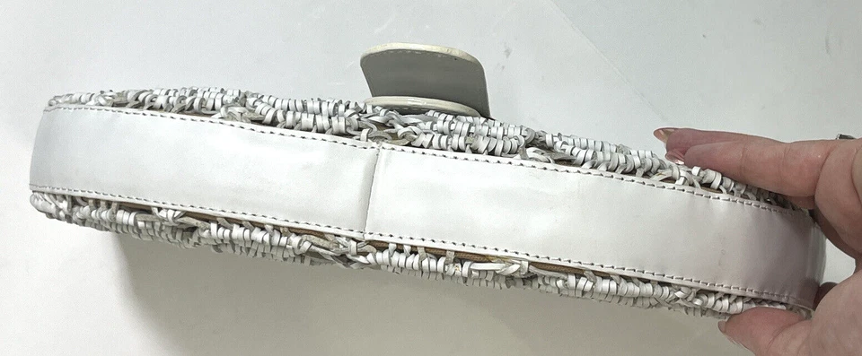 Bolso sin asas Rafē New York cuero blanco nude ganchillo hebilla torcida elegante Foto 2 de 4