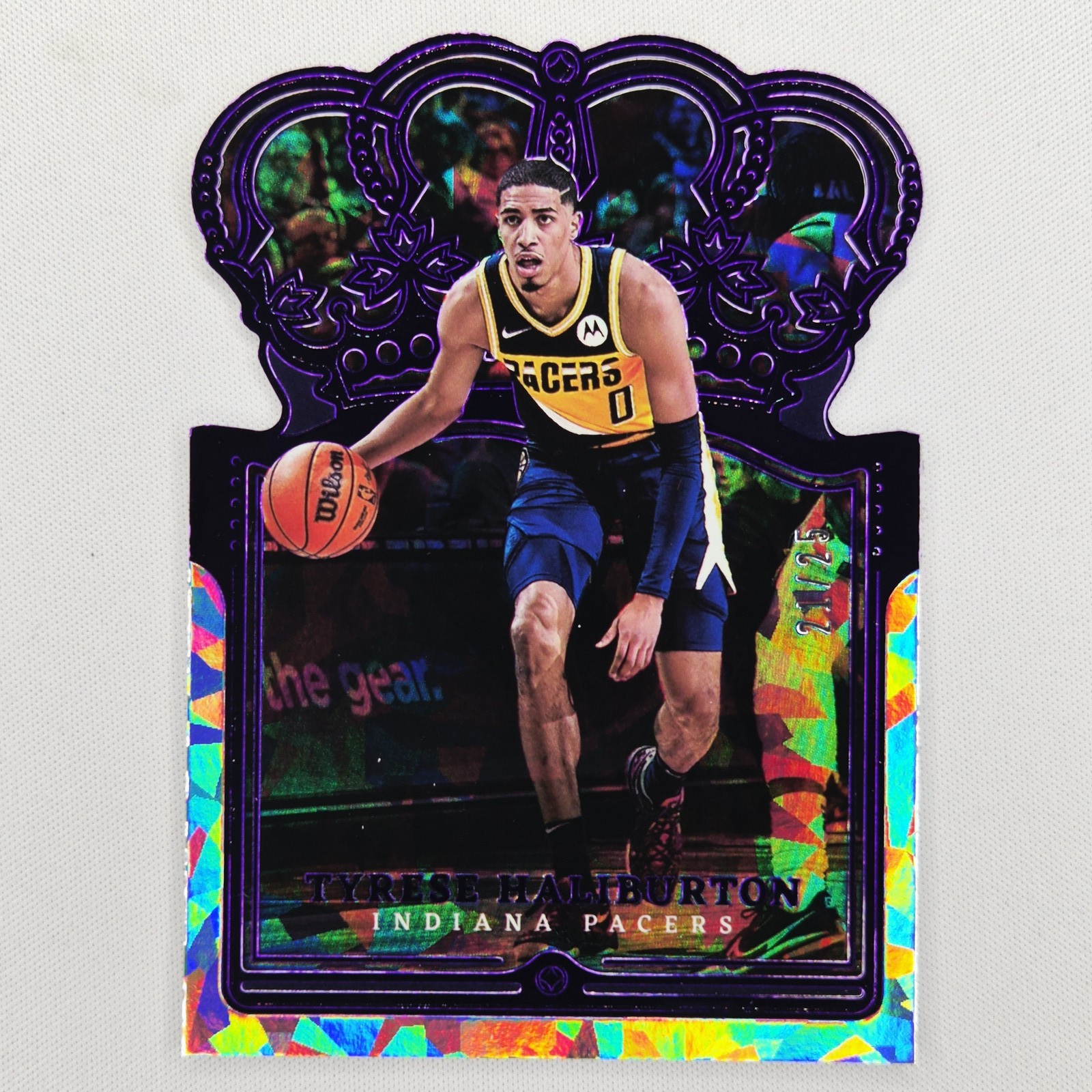 2021-22 Panini Crown Royale: Tyrese Haliburton #76 Pacers Purple /25