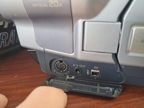 Sony PAL Handycam Camcorder - Digital8 - Video Transfer Camera DCR-TRV147E - Picture 8 of 24