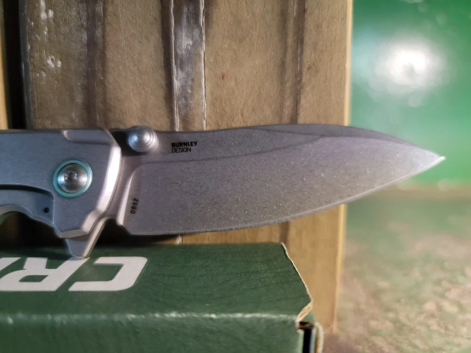 Hoja CRKT Burnley Ibis 2560 D2 Acero Verde Micarta BladeHQ Foto 3 de 4