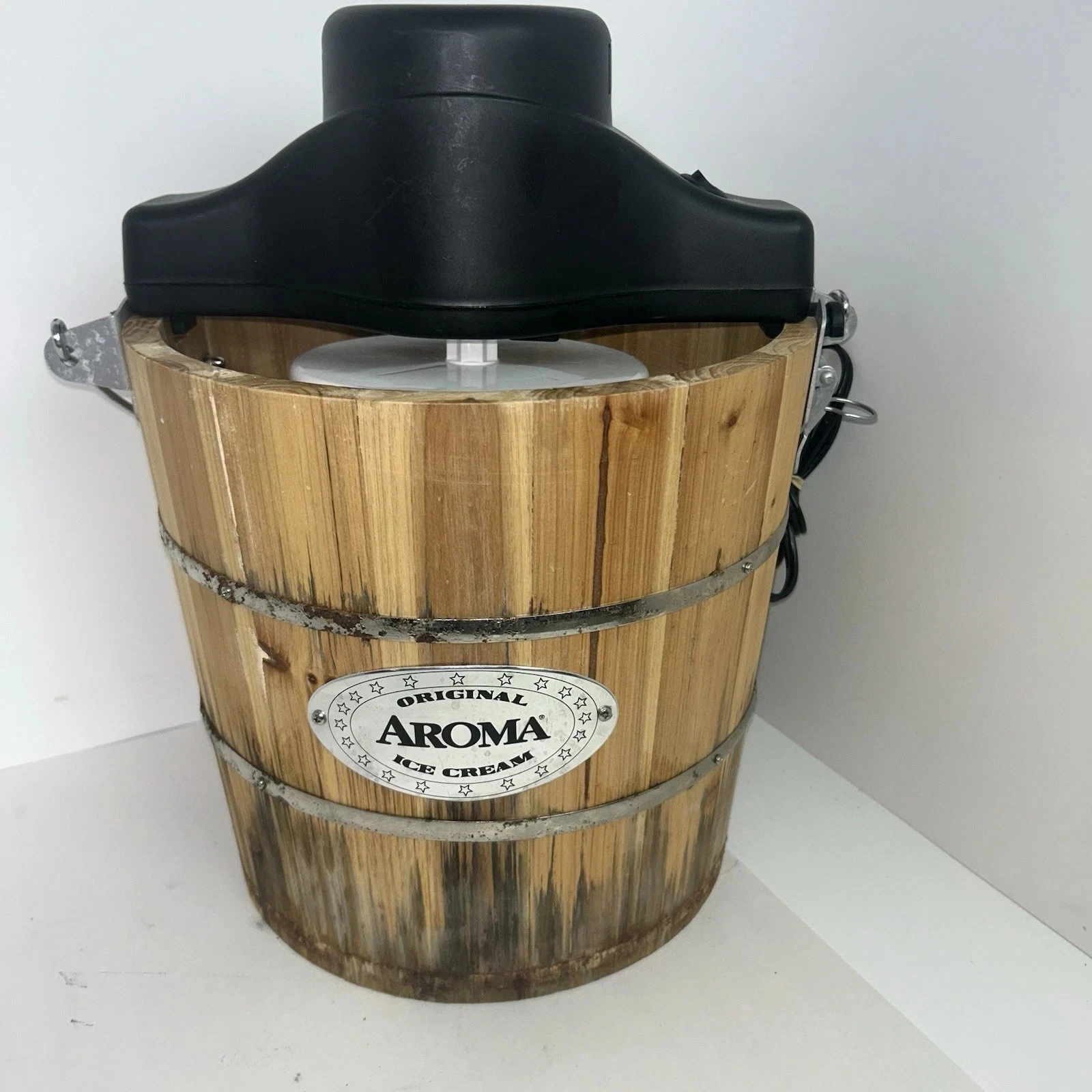 Aroma Ice Cream Freezer Traditional Ice Cream Maker Electric AIC204EM 4 QT as is
Opens in a new wind