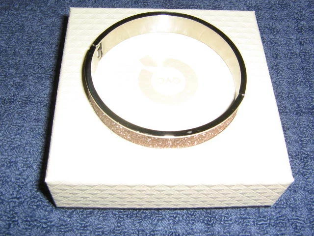 Pulsera de acero por diseño QVC con bisagras rosa tamaño promedio Foto 3 de 4