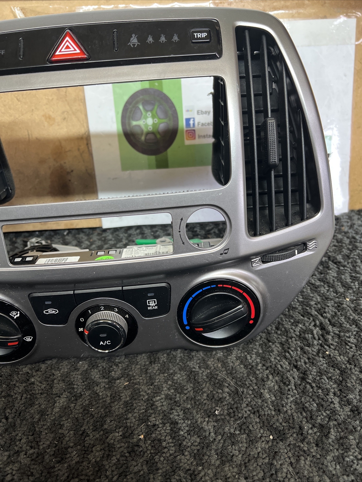 2012 HYUNDAI i20 DASH CENTRE DASHBOARD HEATER SURROUND TRIM 972501J600