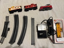 HO Scale Train Lot Tyco ATSF 241 Engine Cabooses Track Transformer Bachmann VTG