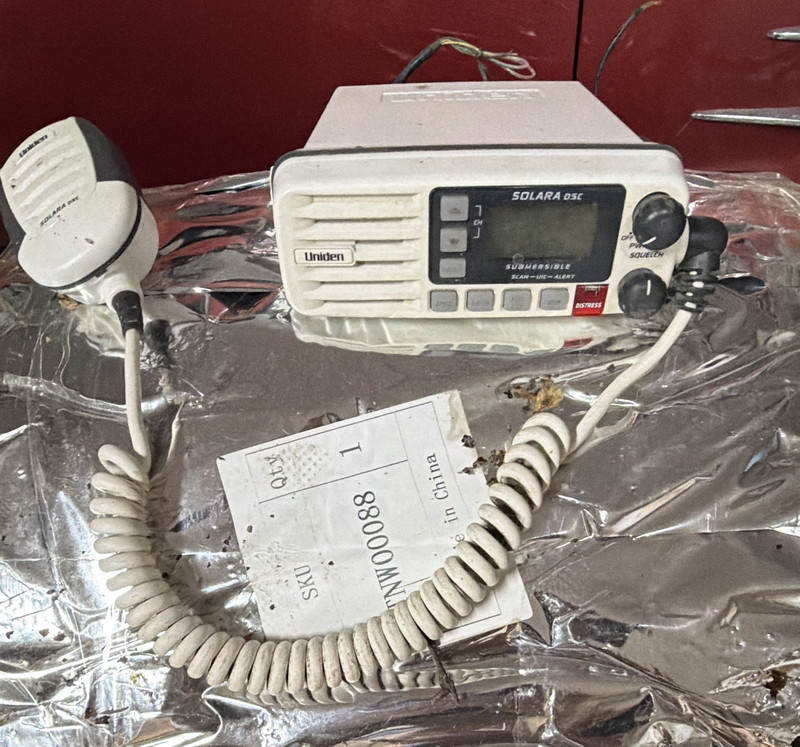 Uniden Solara DSC VHF Marine Radio Submersible Scan Weather Alert Distress White