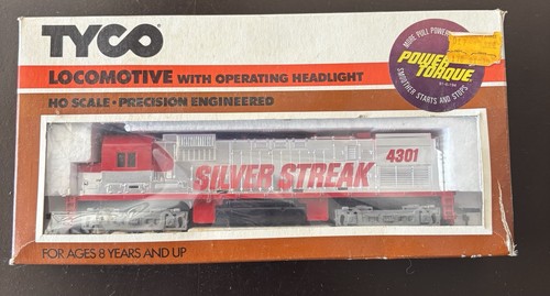 Locomotora a escala TYCO HO con juego de tren de vagones de carga 1977