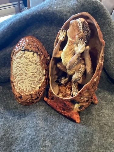 Godzilla Hatchling Dinosaur Egg Trendmasters 1998 Action Figure Hammer tail