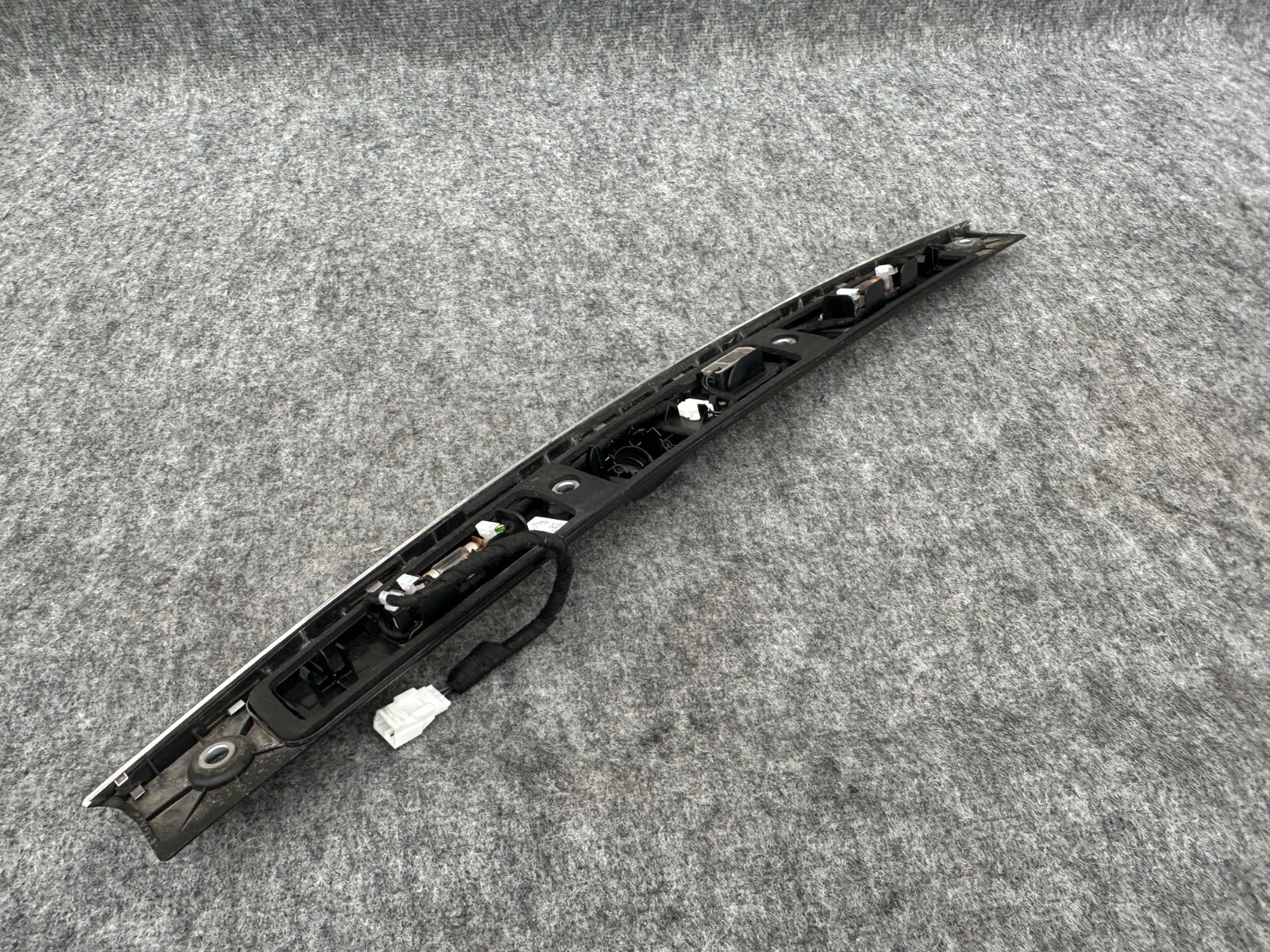 TRUNK LID TRIM MOLDING ASSEMBLY 67K 14-17 MASERATI QUATTROPORTE GTS M156
