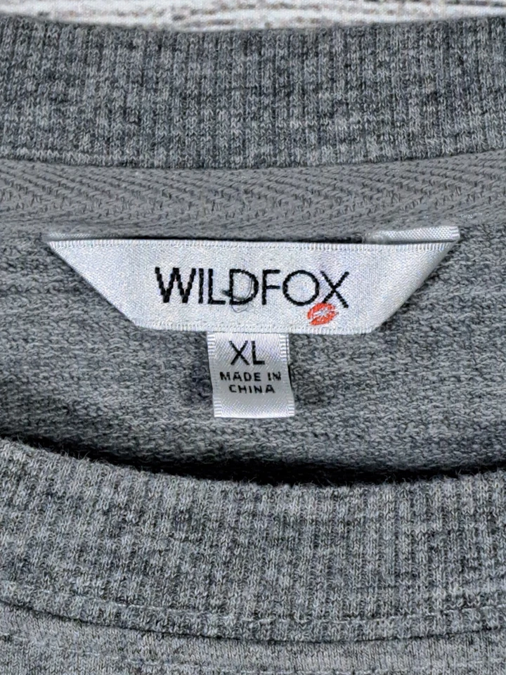 Moletom Wildfox Feminino Tamanho XL Cinza Despeje Favor Vinho Gráfico Pulôver Novo Aconchegante - Imagem 3 de 3