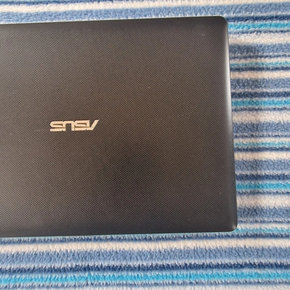 Asus X102B Touchscreen laptop, AMD A4, 10.1", NO HDD, TESTED TO BIOS ONLY (155) - Image 4 of 4